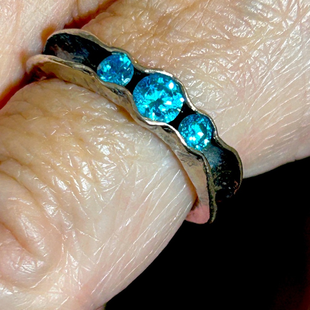 Silpada Vintage sterling silver ring with 3 teal Swarovski crystals